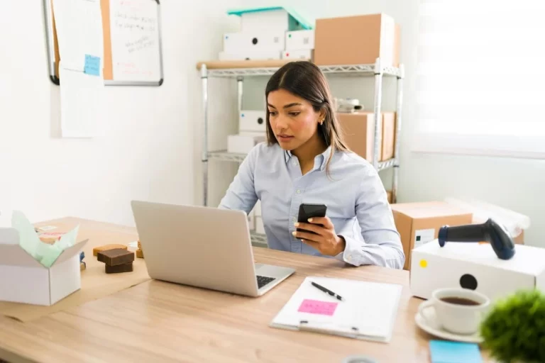 femme entrepreneur qui souhaite lancer son business dans le digital